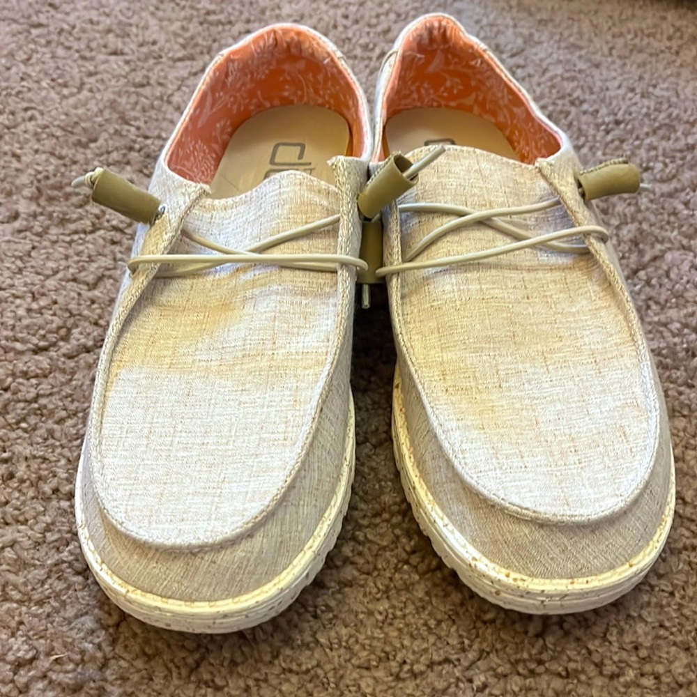 Hey Dude slip on shoe